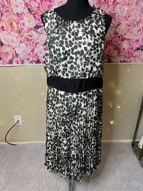 Willa Waters Black & White Chiffon Pleated Skirt Midi Dress-SIZE 16
